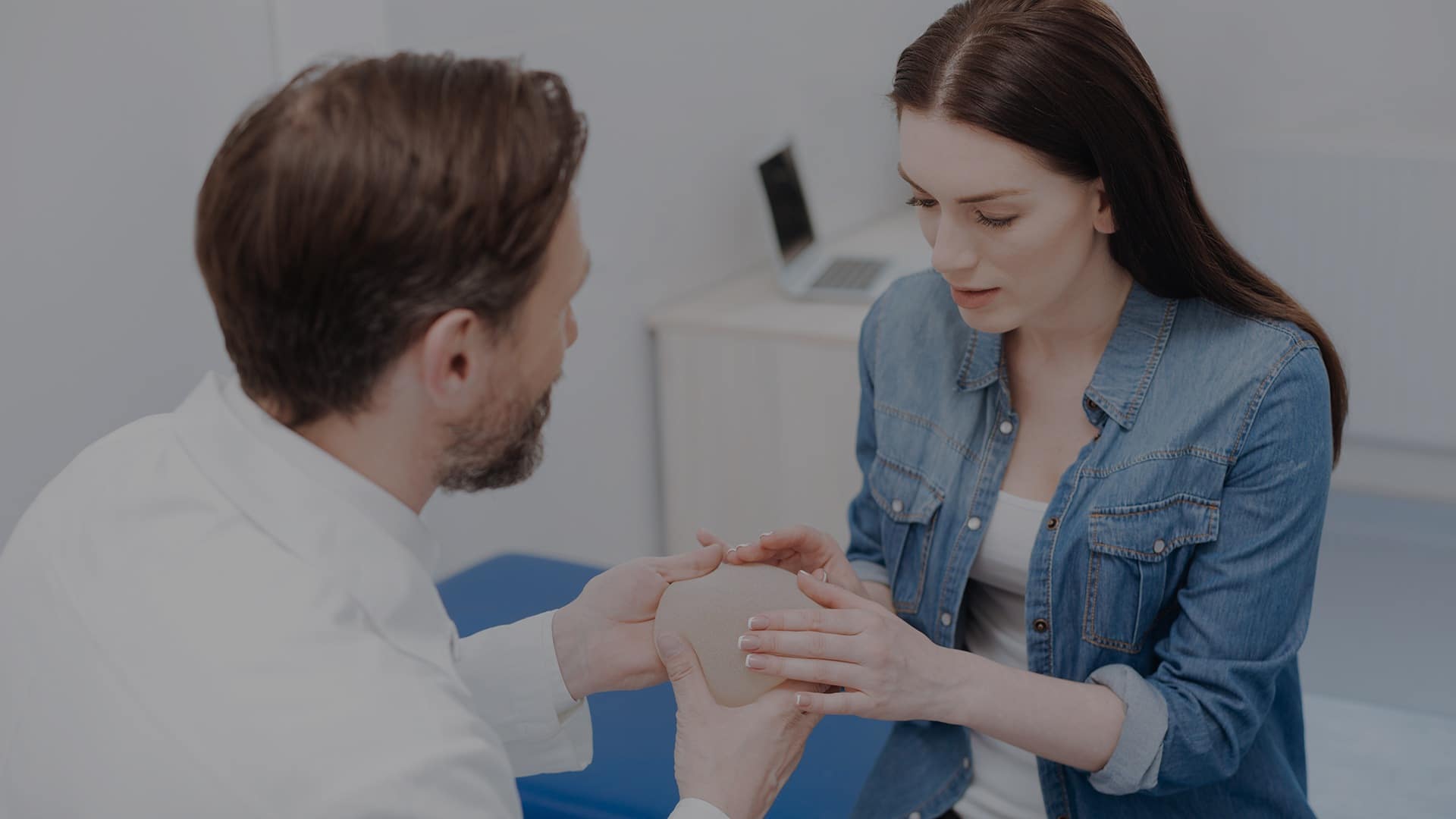 doctor-consult-ALLERGAN-BREAST-IMPLANT
